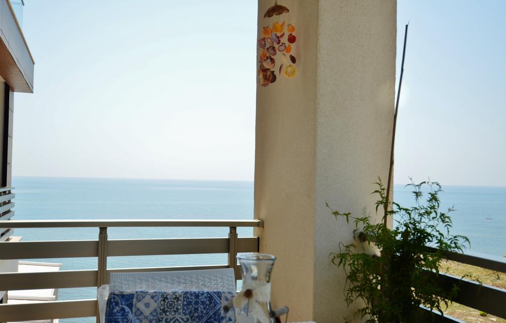 West Beach Apartment Durres Bagian luar foto